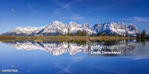 reflection of wilder kaiser mountain range in alps - tyrol - tirol do norte imagens e fotografias de stock