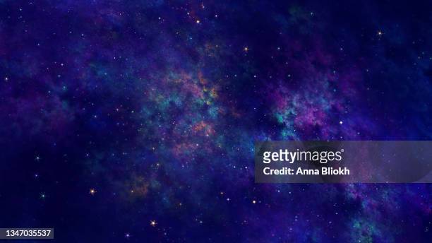 galaxie weltraum bunte nebel sternfeld hintergrund nacht himmel wolke sternen milchstraße glitzer konfetti gas marineblau lila blau blaugrün tiefkosmos muster lila sternenstaub textur fantasie ursprünge schöpfung spiritualität magier konzept fraktale  - galaxy background stock-fotos und bilder