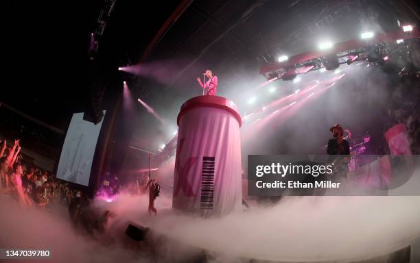 Tyus Artist 60 Aj Strum Photos & High Res Pictures - Getty Images