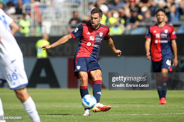 Kevin strootman of Cagliari in action during the Serie A match between Cagliari Calcio and UC Sampdoria at Sardegna Arena on October 17, 2021 in...