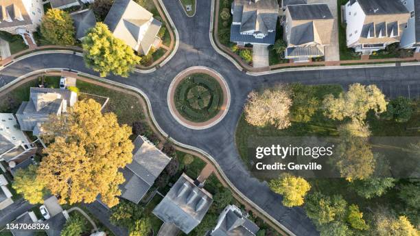 neighborhood traffic circle - quarter stock pictures, royalty-free photos & images