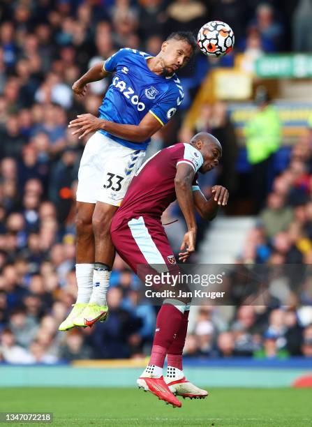 Jose Salomon Rondon of Everton competes for a header with Angelo Ogbonna of West Ham United during the Premier League match between Everton and West...