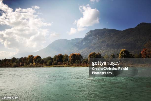 river inn in autumn with trees and mountains in the back - クーフシュタイン ストックフォトと画像