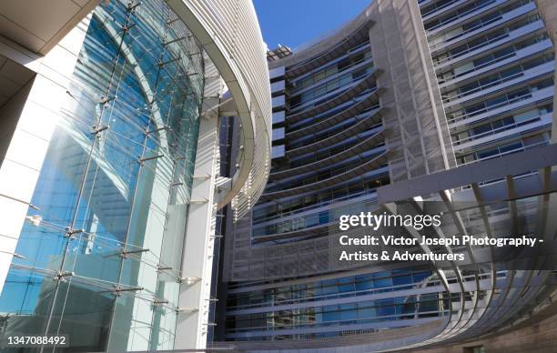 architectural curves of san jose city hall - santa clara california fotografías e imágenes de stock