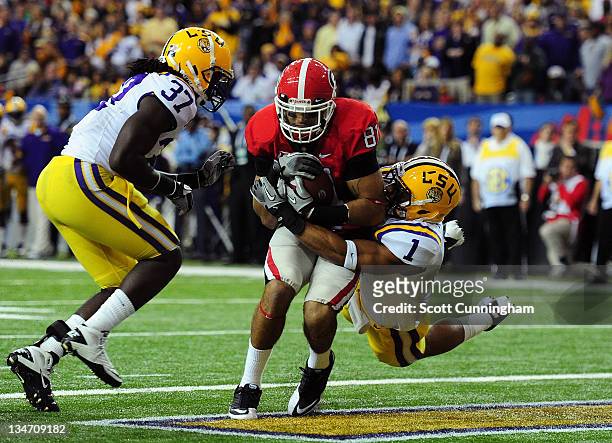 Aron White of the Georgia Bulldogs makes a catch for a touchdown against Eric Reid of the LSU Tigers during the SEC Championship Game at the Georgia...