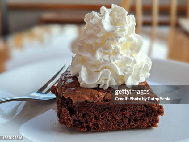 brownie - whipped cream bildbanksfoton och bilder