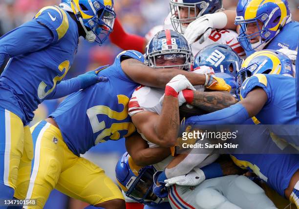 Devontae Booker of the New York Giants carries the ball for a first down in the first quarter against the Los Angeles Rams at MetLife Stadium on...