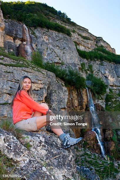 woman sitting on rock cliff - shahdag stock pictures, royalty-free photos & images