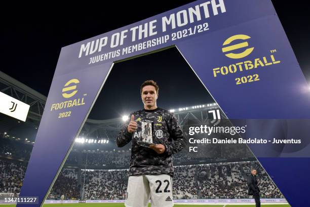 Federico Chiesa of Juventus poses for a picture with 2020/2022 MVP trophy prior to the Serie A match between Juventus and AS Roma at Allianz Stadium...