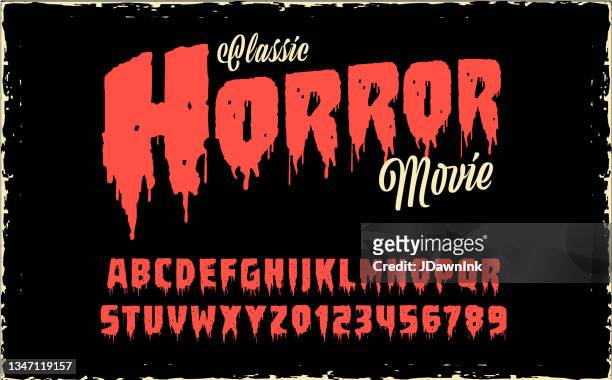 retro classic horrorfilm schrift alphabet design enthält tropfendes blut großbuchstaben und zahlen mit strukturiertem hintergrund - spooky stock-grafiken, -clipart, -cartoons und -symbole