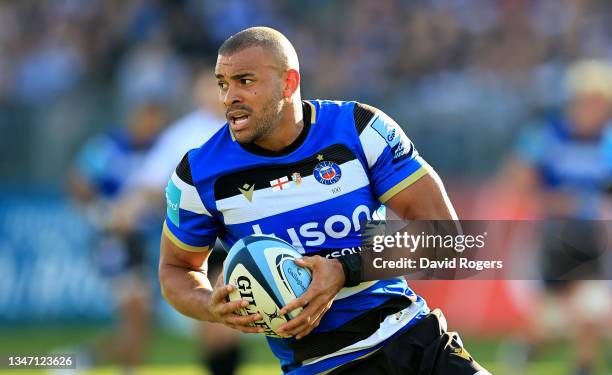 Jonathan Joseph of Bath runs with the ball during the Gallagher Premiership Rugby match between Bath Rugby and Saracens at The Recreation Ground on...