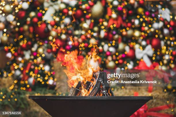 fire bowl in the winter at christmas market. - bbq winter ストックフォトと画像