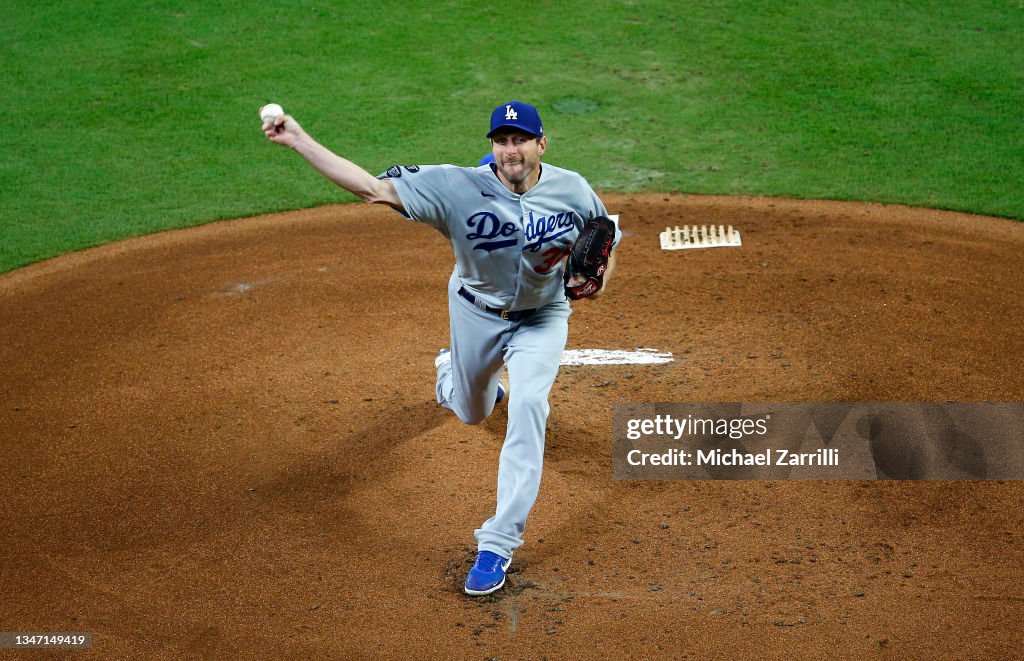 Championship Series - Los Angeles Dodgers v Atlanta Braves - Game Two