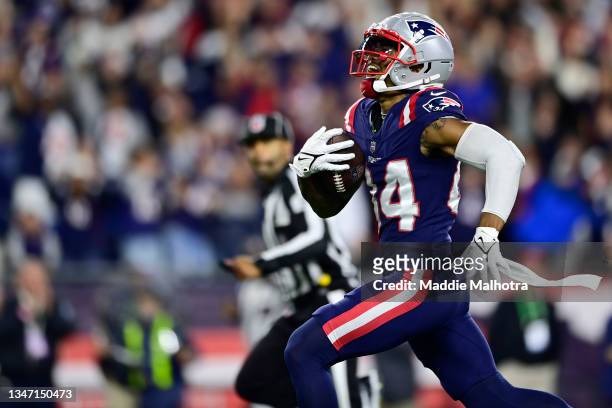 Kendrick Bourne of the New England Patriots scores a 75-yard touchdown in the fourth quarter against the Dallas Cowboys at Gillette Stadium on...