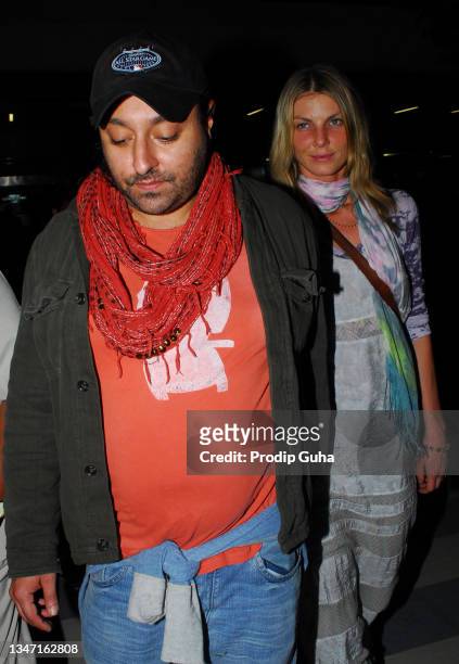 Vikram Chatwal and Angela Lindvall arrive at Mumbai International airport on March 18, 2012 in Mumbai, India