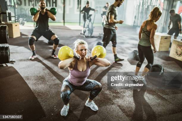 large group of athletic people having gyms training in a gym. - circuit training stock pictures, royalty-free photos & images