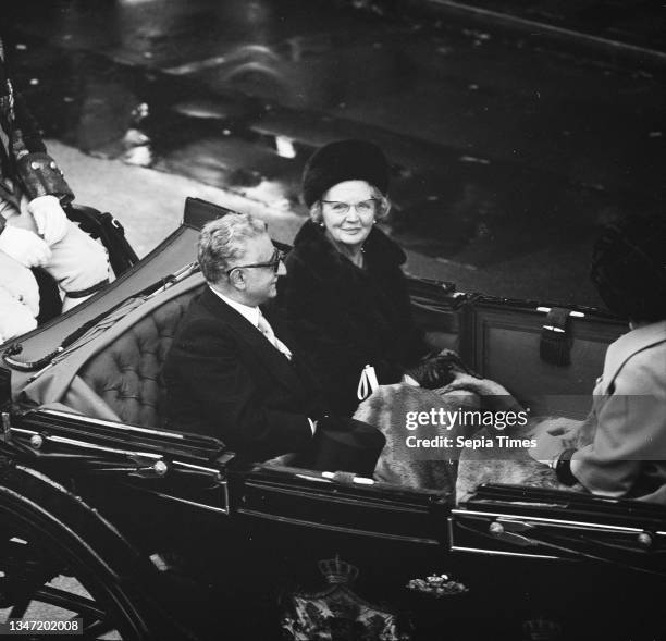 State visit President Leone of Italy, Queen Juliana and President Leone in open caleche, October 23 queens, presidents, carriages, state visits.