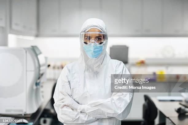female doctor in protective suit at laboratory - microbiologist fotografías e imágenes de stock