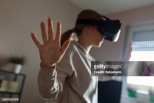 teenage girl exploring a game in vr - viewfinder stockfoto's en -beelden