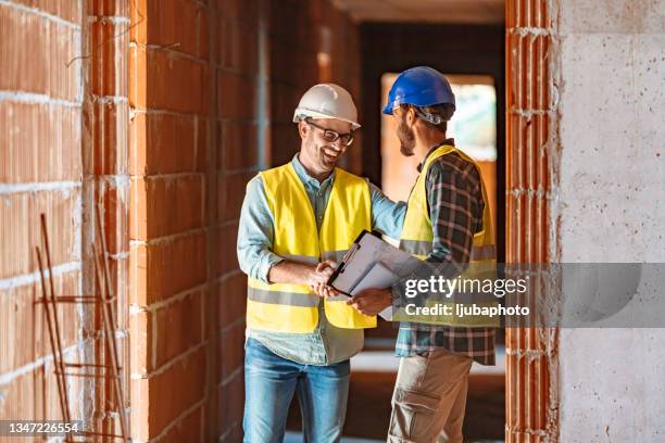 constriction worker shaking hand of contractor - overhaul stock pictures, royalty-free photos & images