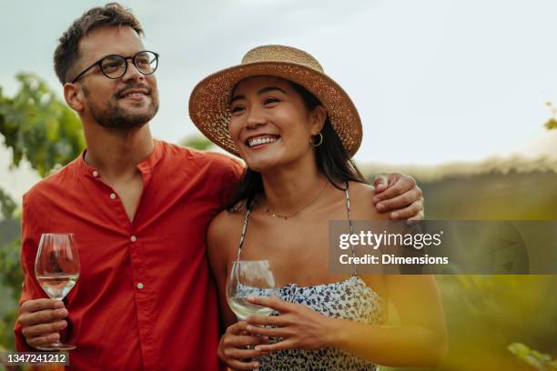 so gut wie die natur beabsichtigt - white wine stock-fotos und bilder