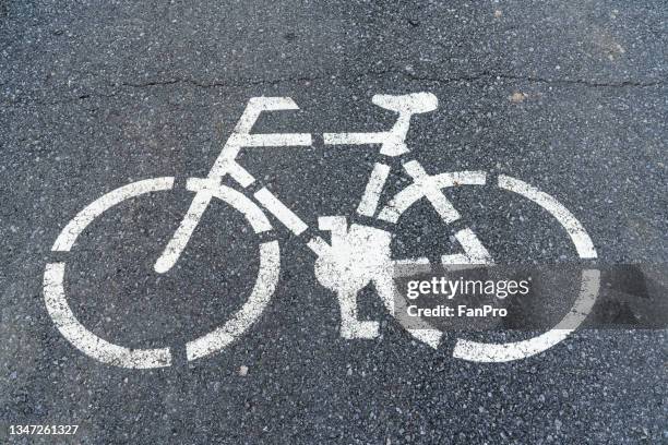 bicycle road sign - cykelbana bildbanksfoton och bilder