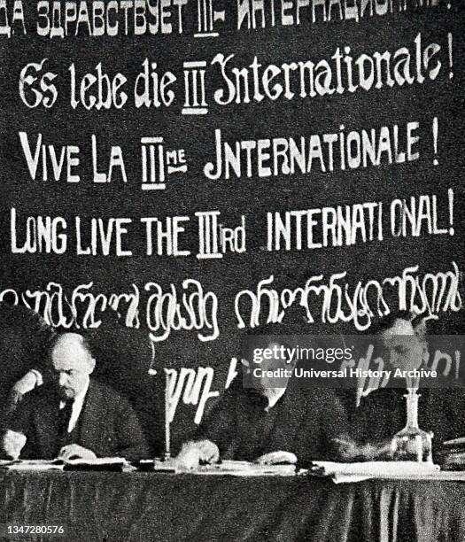 Vladimir Lenin at the presidium of the first congress of the..., Fotografía de noticias