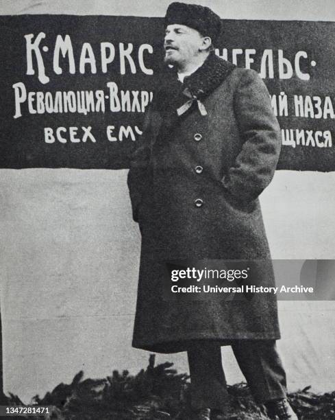 Vladimir Lenin delivers a speech at the opening of a temporary monument to K. Marx and F. Engels on Voskresenskaya Square . 1918, Moscow..