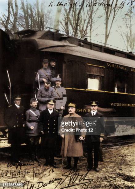 The armistice signed in Rethondes. The allied plenipotentiaries getting off the train. From the l. To the r., in the first row: Admiral Hope, General...