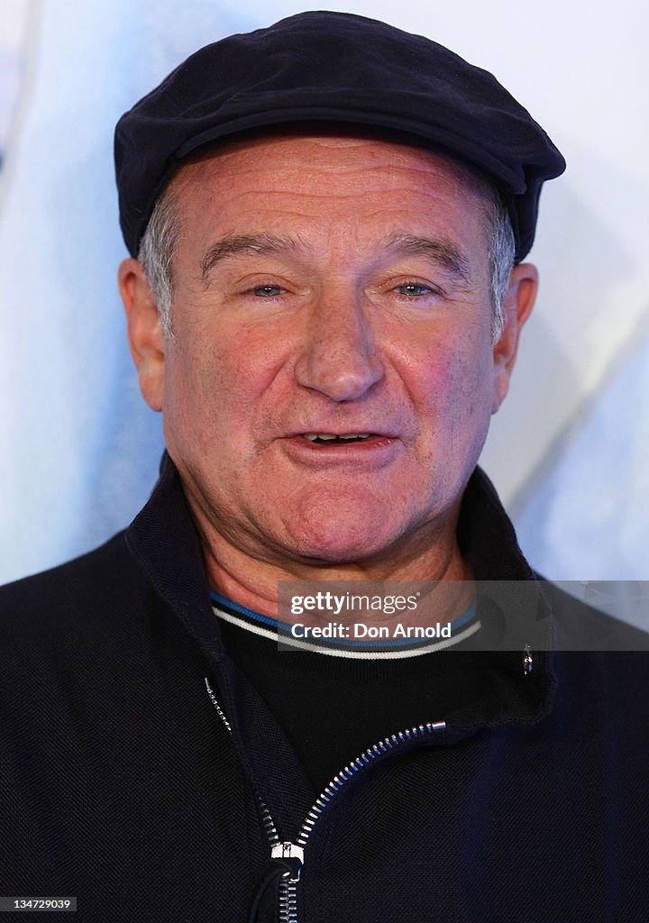 Robin Williams poses at the Australian premiere of Happy Feet 2 at ...