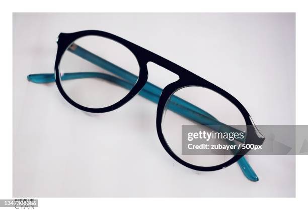 close-up of eyeglasses on white background - reading glasses imagens e fotografias de stock