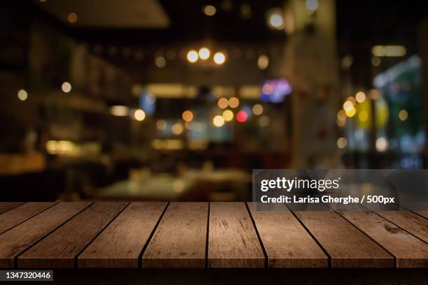 close-up of wooden table in restaurant - empty table foto e immagini stock