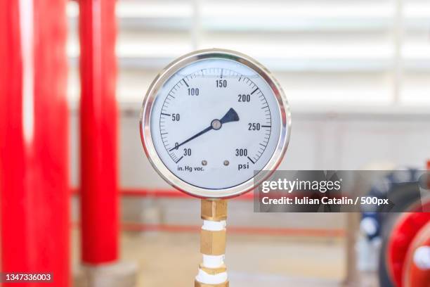 close-up of gauge in factory - druckmesser stock-fotos und bilder