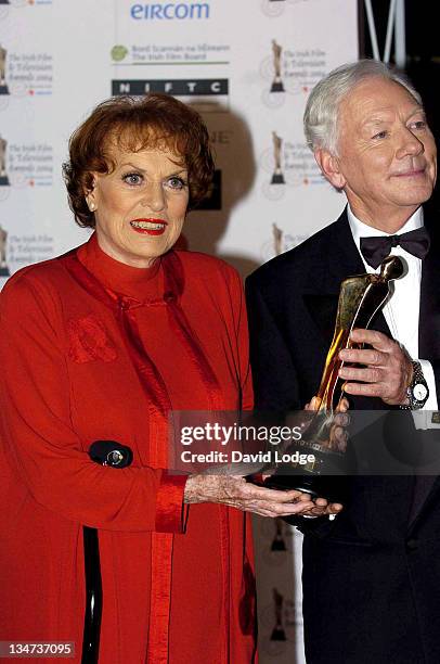 Maureen O'Hara and Gay Byrne. Maureen O'Hara holding her Lifetime Achievment Award