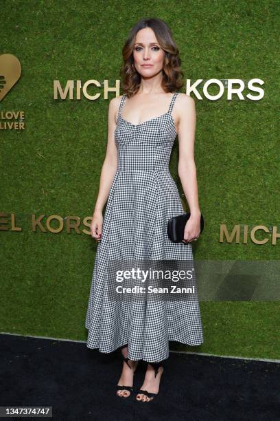 Rose Byrne attends the Golden Heart Awards 2021 benefiting God's Love We Deliver at The Glasshouse on October 18, 2021 in New York City.
