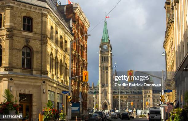 canadian parliament seen from sparks street, ottawa, ontario, canada - ottawa people stock pictures, royalty-free photos & images