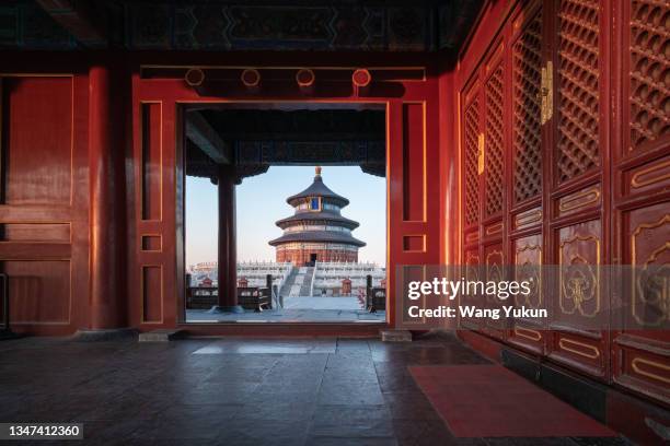 beijing temple of heaven park - himmelstempel stock-fotos und bilder