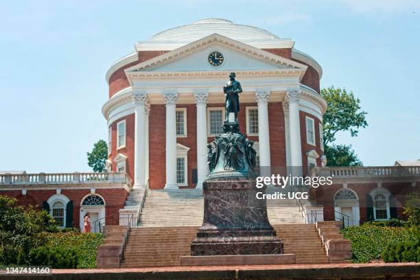 Statue of Thomas Jefferson in front of The Rotunda on the campus of the University of Virginia, Charlottesville, Virginia.