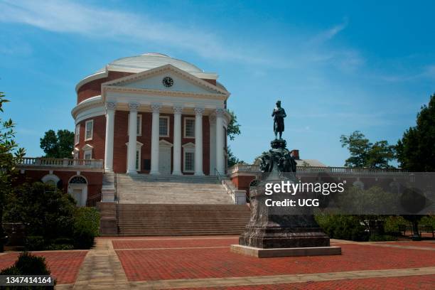 Statue of Thomas Jefferson in front of The Rotunda on the campus of the University of Virginia, Charlottesville, Virginia.