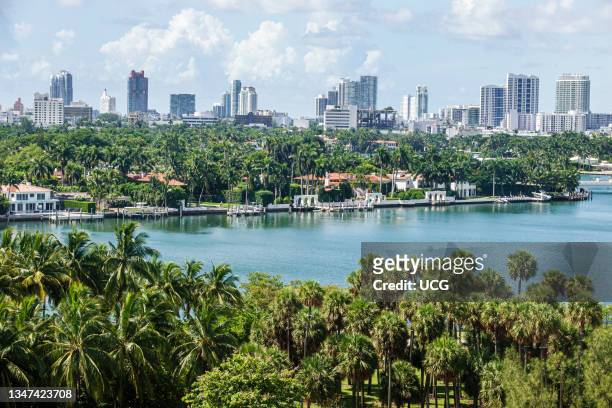 Miami Beach, Florida, Biscayne Bay, Miami downtown city skyline.