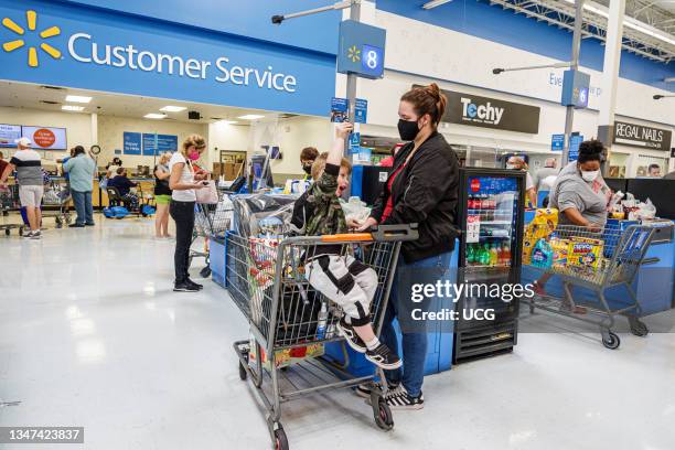 Florida fl miami shopping walmart hi-res stock photography and images - Alamy