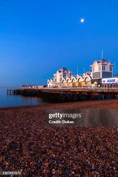 England, Hampshire, Portsmouth, Southsea, Beach and South Parade Pier.