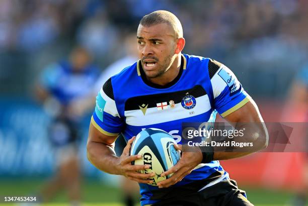 Jonathan Joseph of Bath runs with the ball during the Gallagher Premiership Rugby match between Bath Rugby and Saracens at The Recreation Ground on...