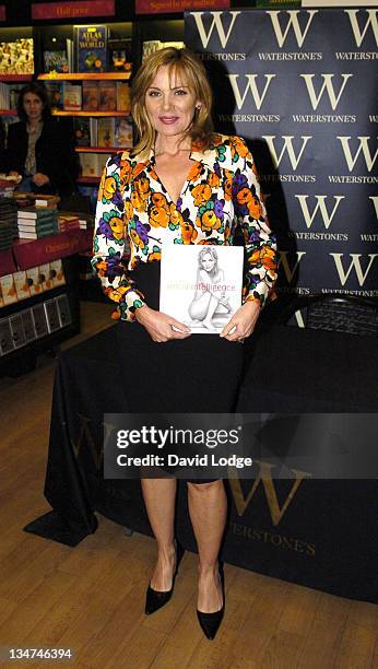Kim Cattrall during Kim Cattrall Signs Her Book "Sexual Intelligence" at Waterstone's in London - November 8, 2005 at Waterstones Leadenhall in...