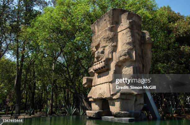 statue of a water deity on paseo de la reforma, mexico city, mexico - museo nacional de antropologia stockfoto's en -beelden