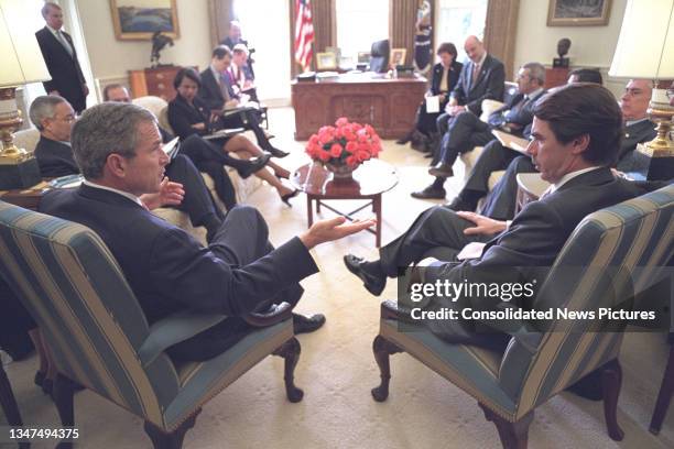 President George W Bush meets with meets with Spanish President Jose Maria Aznar in the Oval Office of the White House, Washington DC, November 28,...