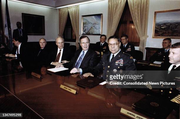 View of US President George HW Bush and his staff in the 'tank,' a conference room of the Joint Chiefs of Staff in the Pentagon, Washington DC,...