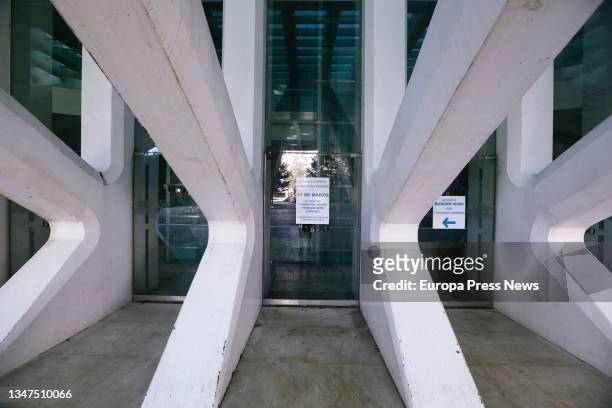 One of the entrances of the Calatrava shopping center is closed from March 31, on 19 October, 2021 in Oviedo, Asturias, Spain. More than 9 million of...