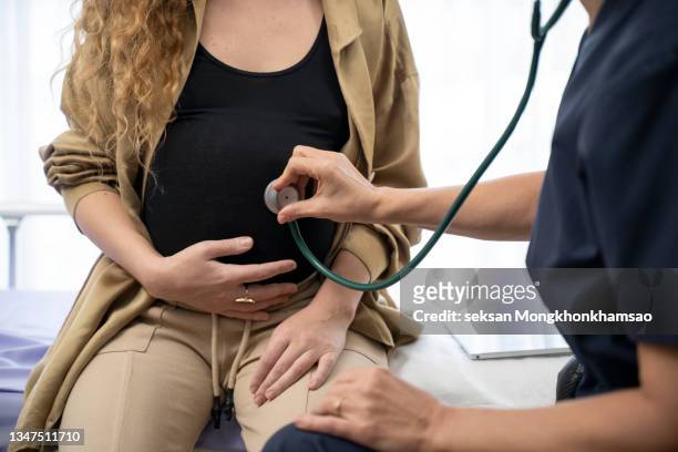 pregnant woman and gynecologist doctor at hospital - obgyn stock-fotos und bilder