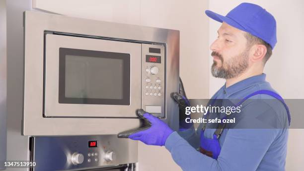contrôle des micro-ondes - microwave photos et images de collection